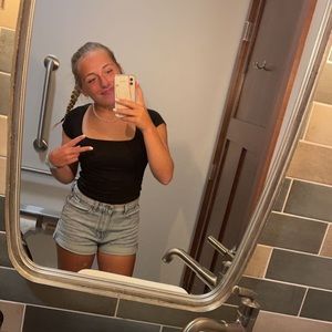 Meet your Posher, Breanna